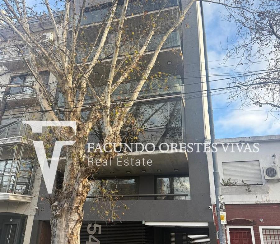 VENTA-DEPARTAMENTO-CUATRO AMBIENTES-PARILLA-BALCON-COCHERA-FRENTE-CATEGORIA-LINIERS