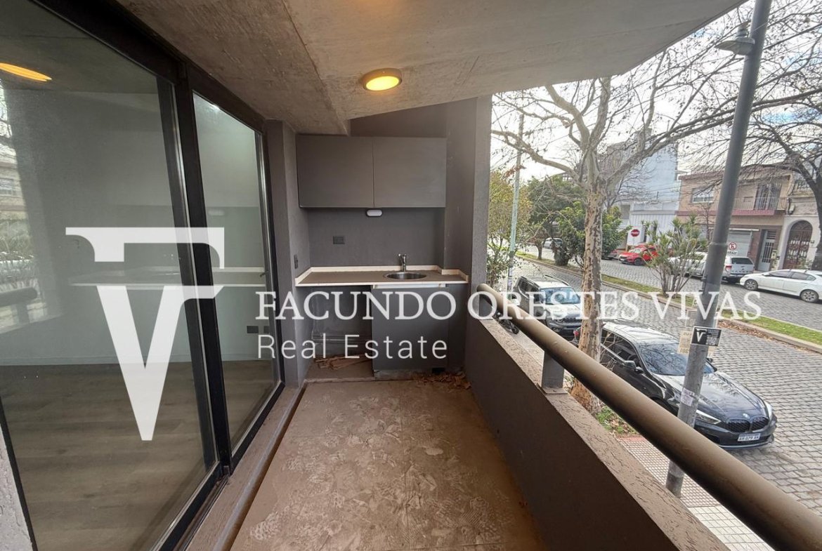 VENTA-DEPARTAMENTO-CUATRO AMBIENTES-PARILLA-BALCON-COCHERA-FRENTE-CATEGORIA-LINIERS