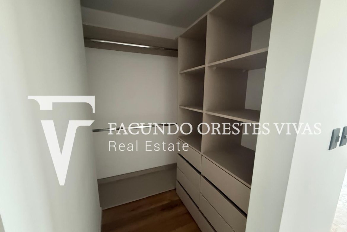 VENTA-DEPARTAMENTO-CUATRO AMBIENTES-PARILLA-BALCON-COCHERA-FRENTE-CATEGORIA-LINIERS