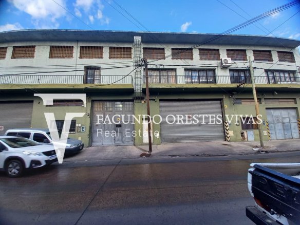 ALQUILER – DÉPOSITO INDUSTRIAL – 1800 M2 -GRUPO ELECTRÓGENO – MADERO