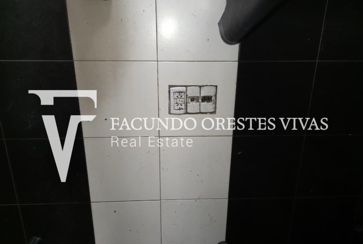 ALQUILER – DÉPOSITO INDUSTRIAL – 1800 M2 -GRUPO ELECTRÓGENO – MADERO