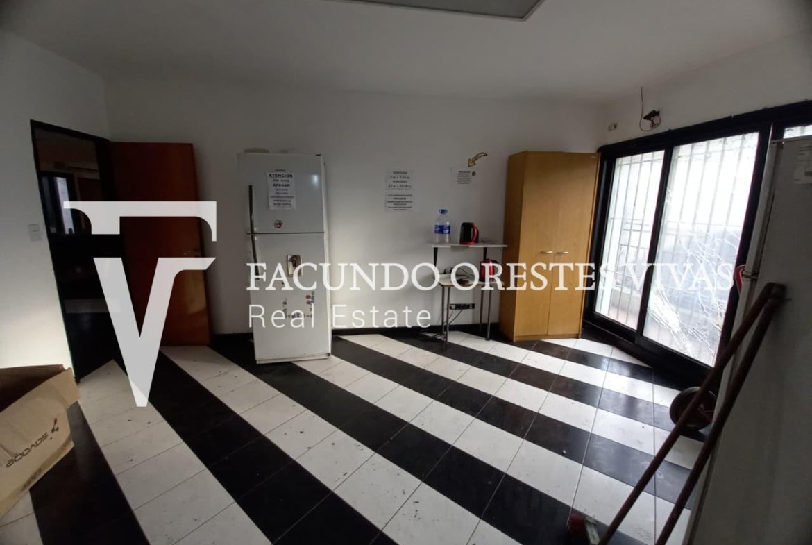 ALQUILER – DÉPOSITO INDUSTRIAL – 1800 M2 -GRUPO ELECTRÓGENO – MADERO