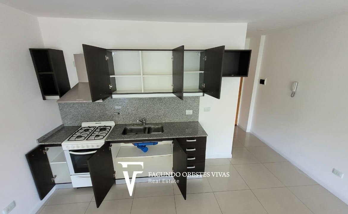 ALQUILER-MONOAMBIENTE-BALCÓN-AIRE ACONDICIONADO-LAUNDRY-COCHERA-DEVOTO