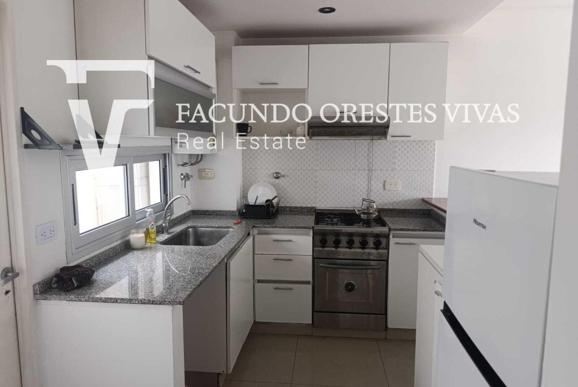 VENTA-DEPARTAMENTO-TRES AMBIENTES-COCHERA-BALCON-HABITACION EN SUITE-VERSALLES