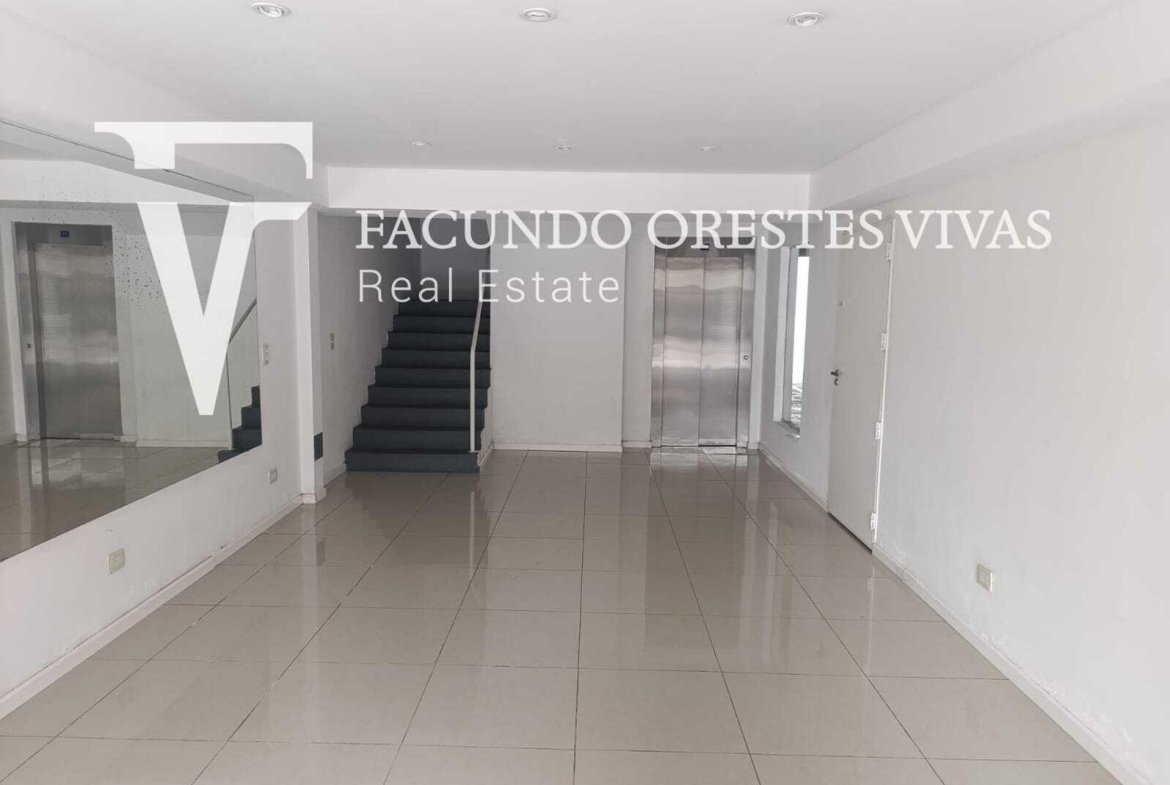 VENTA-DEPARTAMENTO-TRES AMBIENTES-COCHERA-BALCON-HABITACION EN SUITE-VERSALLES