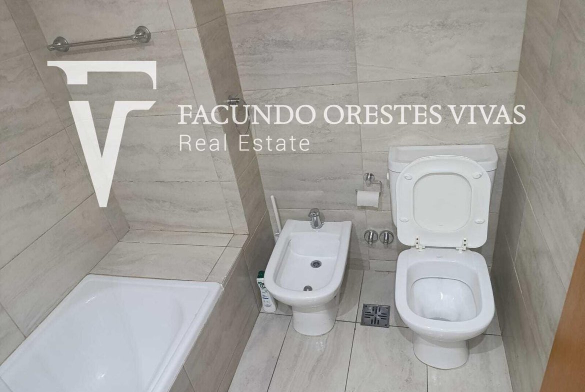 VENTA-DEPARTAMENTO-TRES AMBIENTES-COCHERA-BALCON-HABITACION EN SUITE-VERSALLES