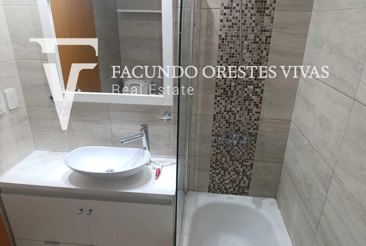 VENTA-DEPARTAMENTO-TRES AMBIENTES-COCHERA-BALCON-HABITACION EN SUITE-VERSALLES