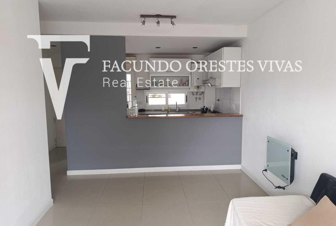 VENTA-DEPARTAMENTO-TRES AMBIENTES-COCHERA-BALCON-HABITACION EN SUITE-VERSALLES