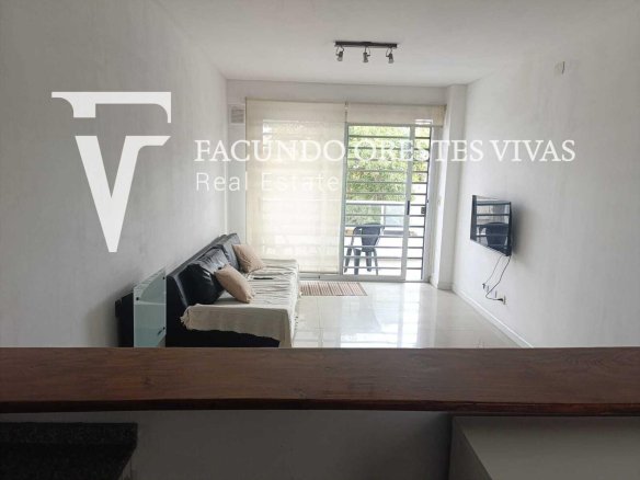 VENTA-DEPARTAMENTO-TRES AMBIENTES-COCHERA-BALCON-HABITACION EN SUITE-VERSALLES