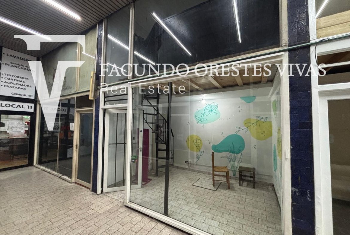 VENTA-LOCAL-DOBLE ALTURA-HABILITADO-VILLA LURO-
