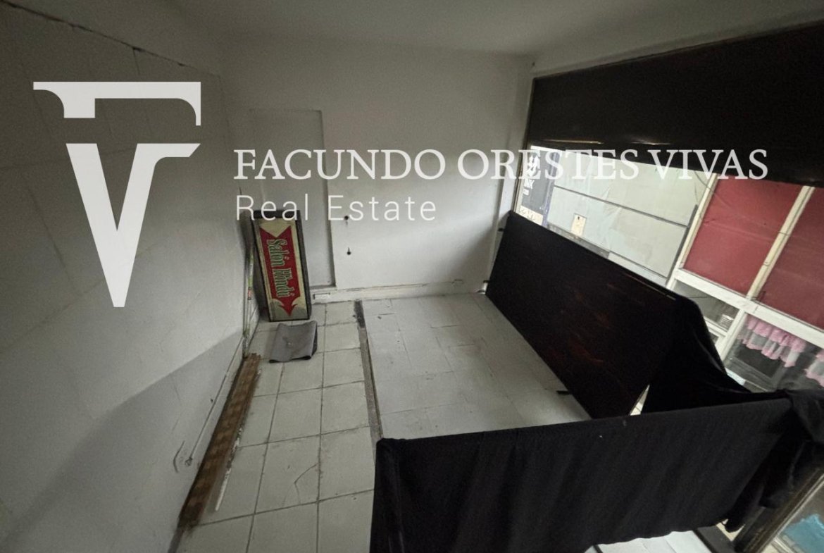 VENTA-LOCAL-DOBLE ALTURA-HABILITADO-VILLA LURO-