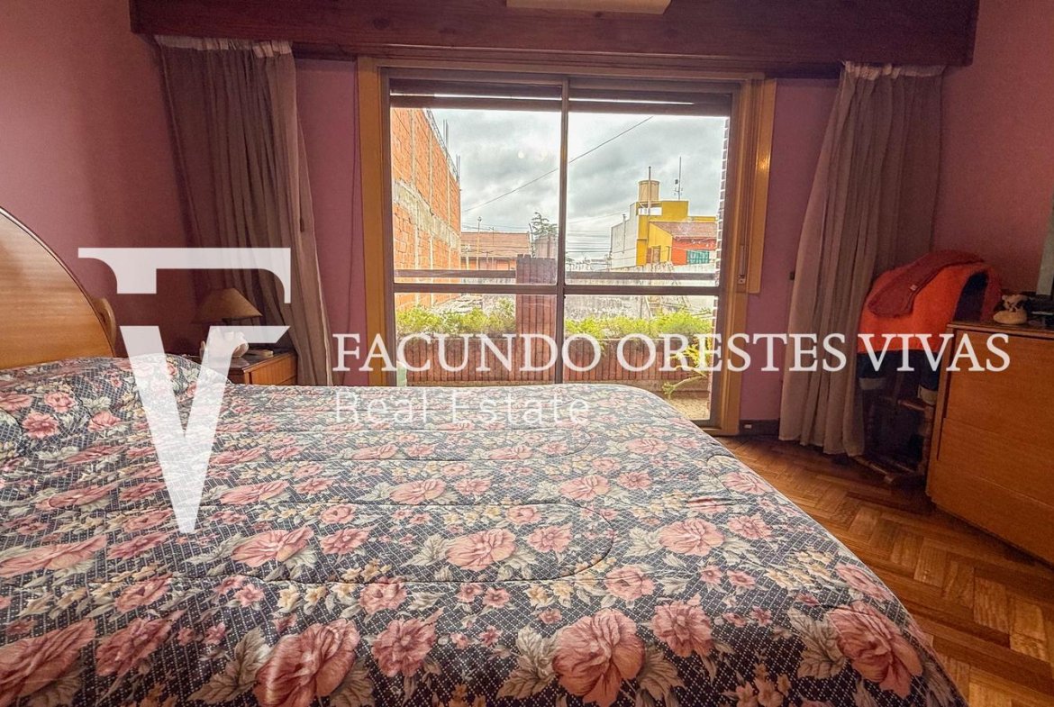 VENTA – CASA EN BLOCK – MULTIFAMILIAR – LOTE – TRES Y CUATRO AMBIENTES – JARDÍN – LOMAS DEL MIRADOR