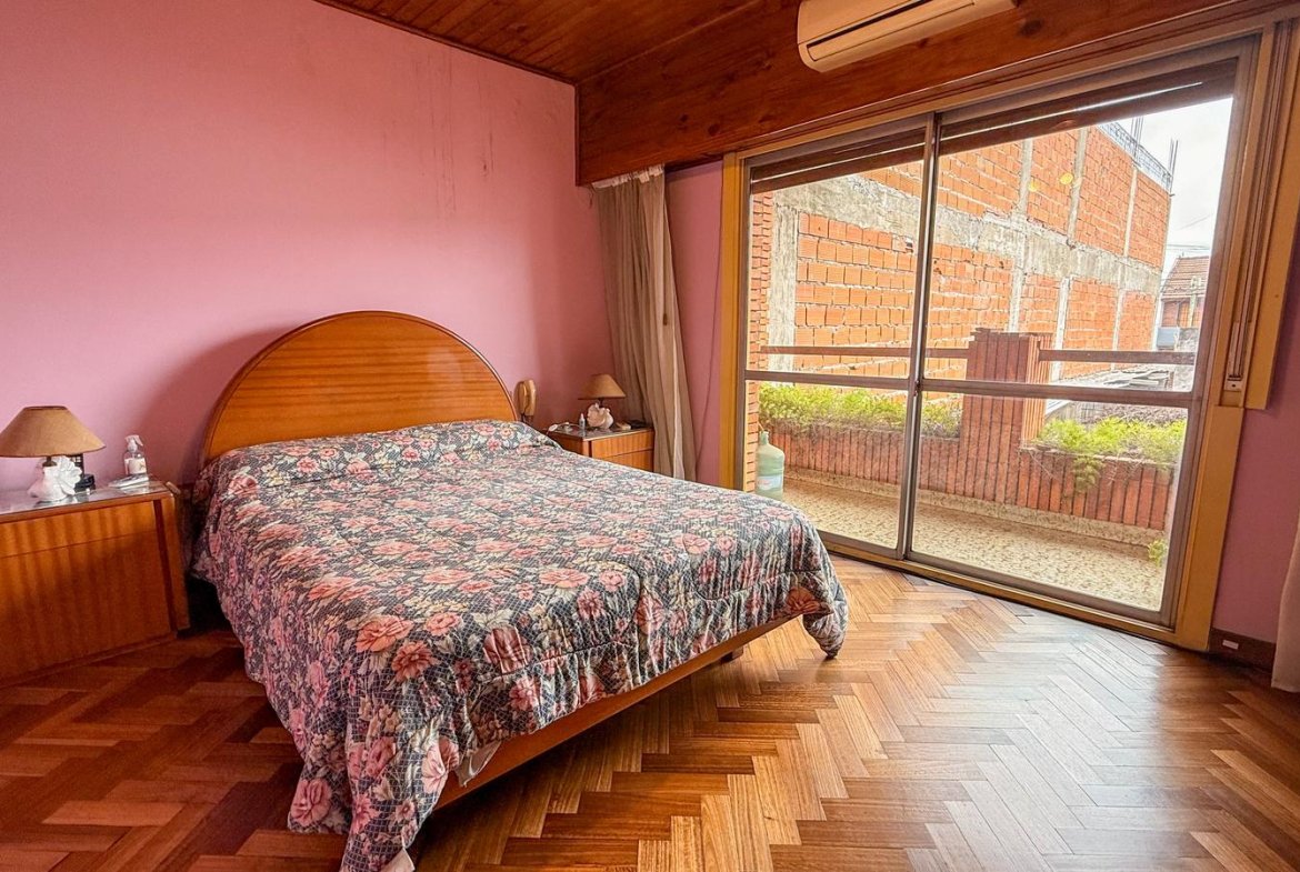 VENTA – CASA EN BOCK – MULTIFAMILIAR – LOTE – TRES Y CUATRO AMBIENTES – JARDÍN – LOMAS DEL MIRADOR