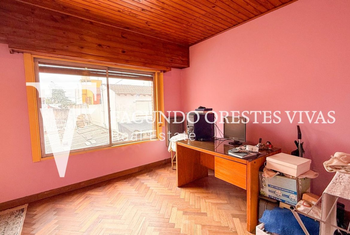 VENTA – CASA EN BLOCK – MULTIFAMILIAR – LOTE – TRES Y CUATRO AMBIENTES – JARDÍN – LOMAS DEL MIRADOR