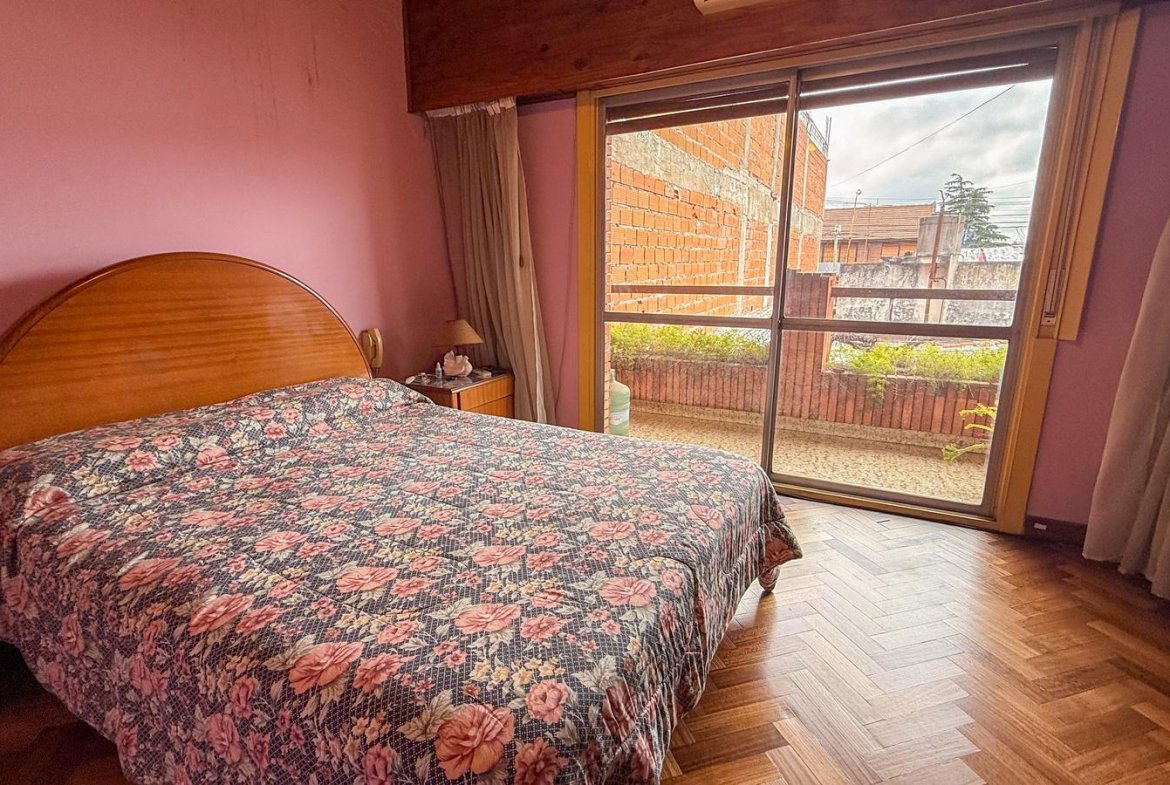 VENTA – CASA EN BOCK – MULTIFAMILIAR – LOTE – TRES Y CUATRO AMBIENTES – JARDÍN – LOMAS DEL MIRADOR
