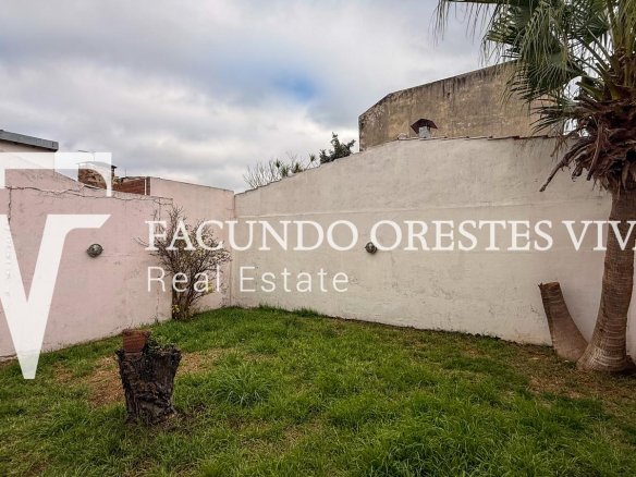 VENTA – CASA EN BLOCK – MULTIFAMILIAR – LOTE – TRES Y CUATRO AMBIENTES – JARDÍN – LOMAS DEL MIRADOR