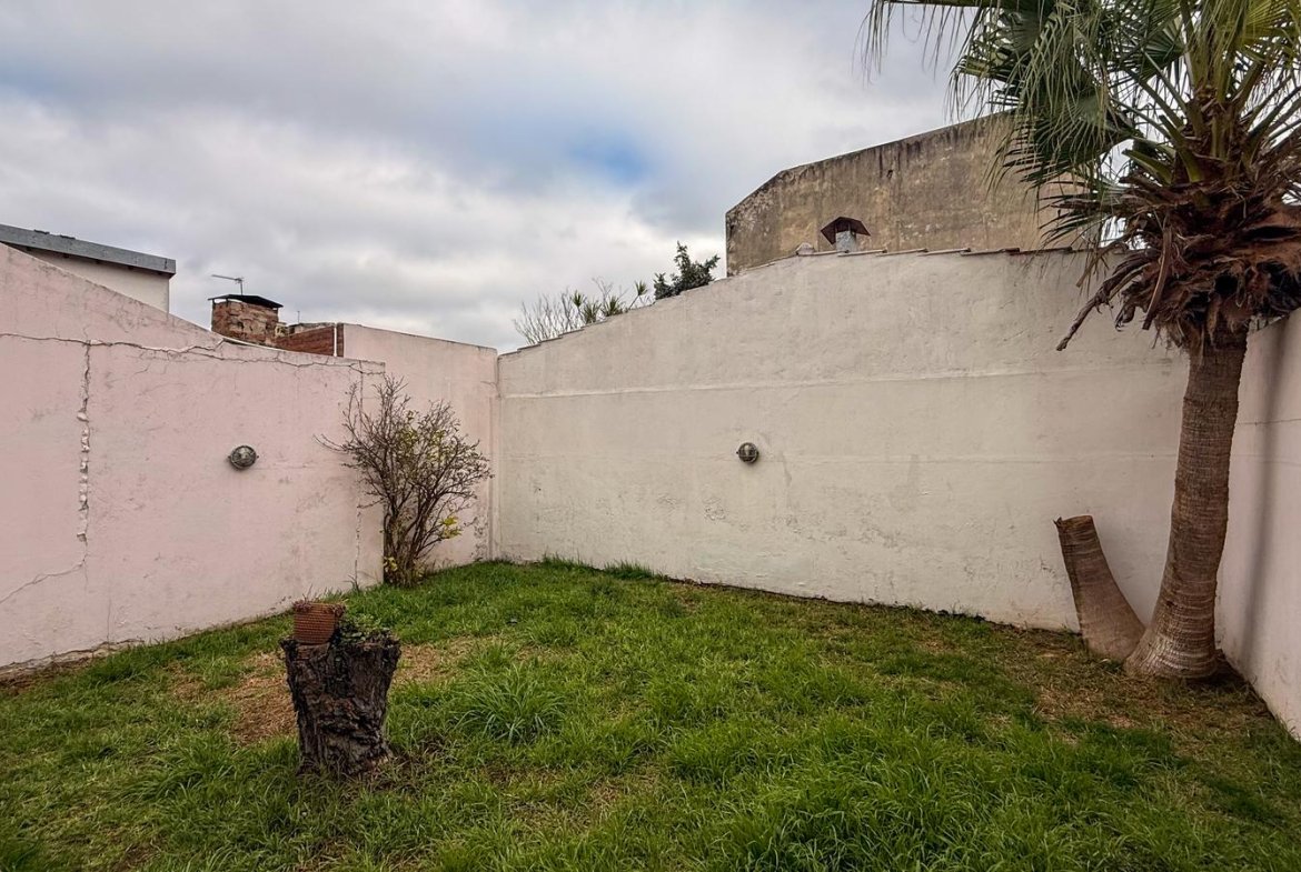VENTA – CASA EN BOCK – MULTIFAMILIAR – LOTE – TRES Y CUATRO AMBIENTES – JARDÍN – LOMAS DEL MIRADOR