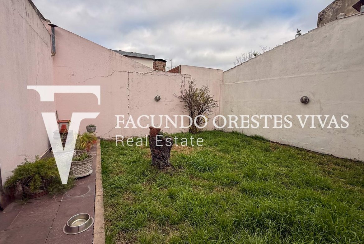 VENTA – CASA EN BLOCK – MULTIFAMILIAR – LOTE – TRES Y CUATRO AMBIENTES – JARDÍN – LOMAS DEL MIRADOR