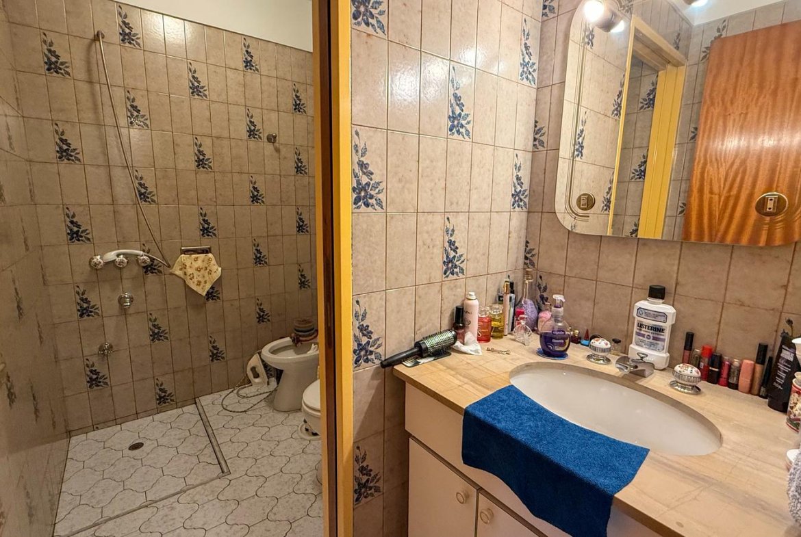 VENTA – CASA EN BOCK – MULTIFAMILIAR – LOTE – TRES Y CUATRO AMBIENTES – JARDÍN – LOMAS DEL MIRADOR