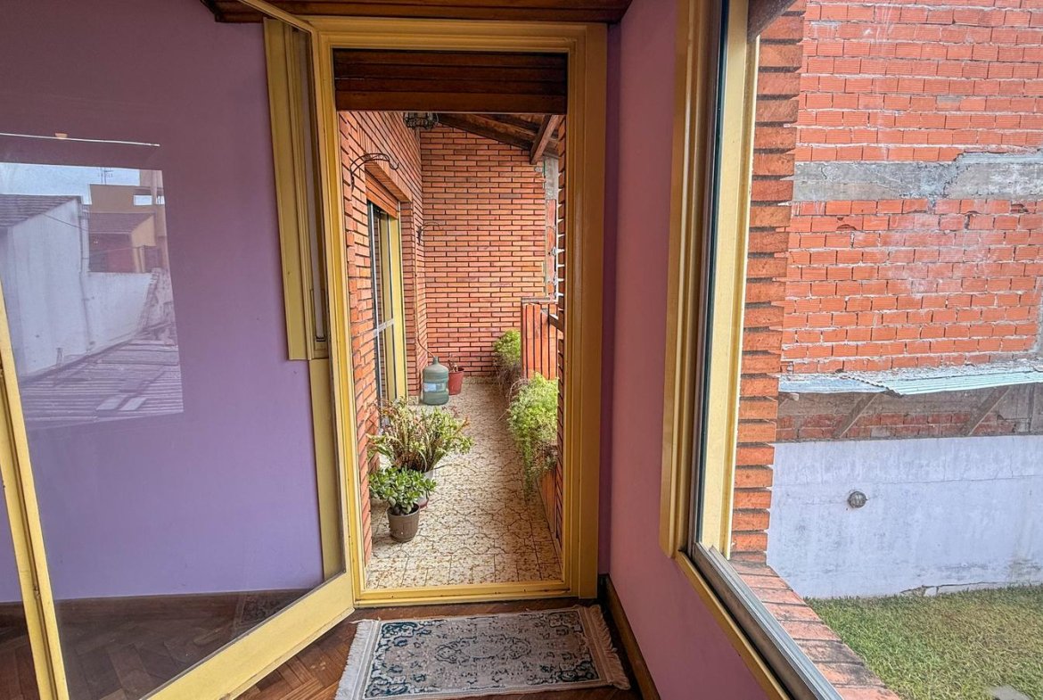 VENTA – CASA EN BOCK – MULTIFAMILIAR – LOTE – TRES Y CUATRO AMBIENTES – JARDÍN – LOMAS DEL MIRADOR