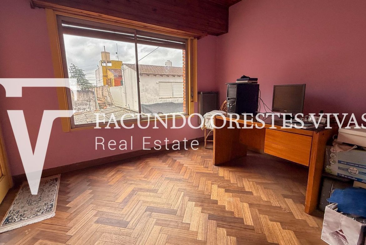 VENTA – CASA EN BLOCK – MULTIFAMILIAR – LOTE – TRES Y CUATRO AMBIENTES – JARDÍN – LOMAS DEL MIRADOR