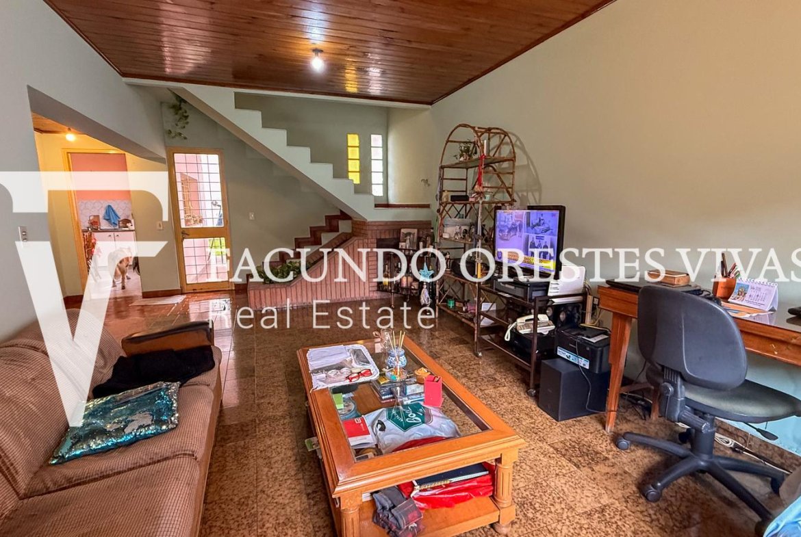 VENTA – CASA EN BLOCK – MULTIFAMILIAR – LOTE – TRES Y CUATRO AMBIENTES – JARDÍN – LOMAS DEL MIRADOR