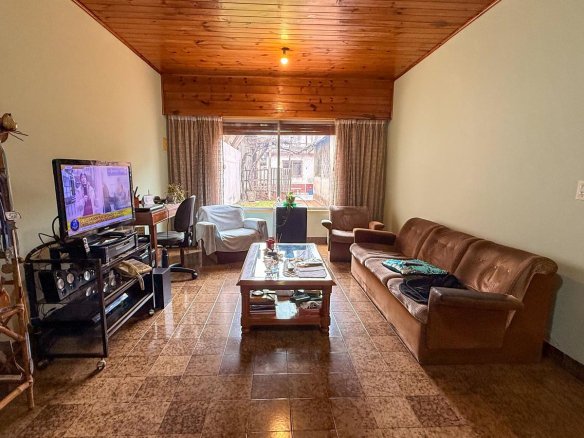 VENTA – CASA EN BOCK – MULTIFAMILIAR – LOTE – TRES Y CUATRO AMBIENTES – JARDÍN – LOMAS DEL MIRADOR