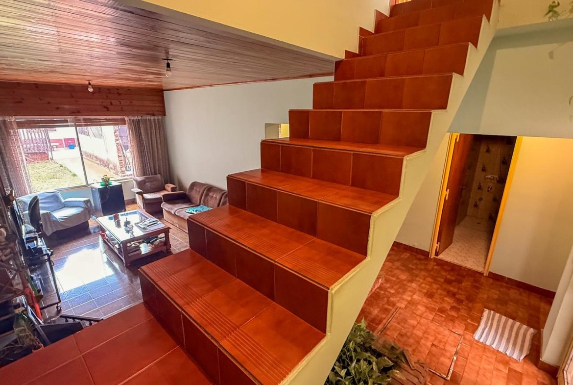 VENTA – CASA EN BOCK – MULTIFAMILIAR – LOTE – TRES Y CUATRO AMBIENTES – JARDÍN – LOMAS DEL MIRADOR