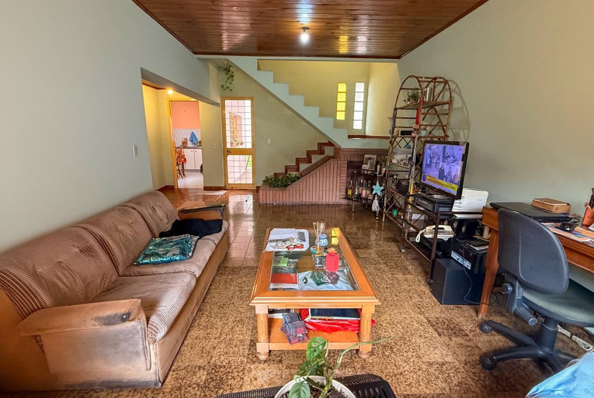 VENTA – CASA EN BOCK – MULTIFAMILIAR – LOTE – TRES Y CUATRO AMBIENTES – JARDÍN – LOMAS DEL MIRADOR