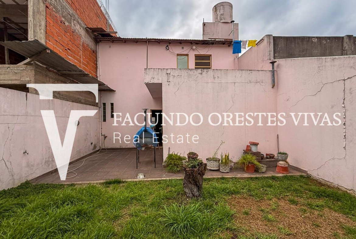 VENTA – CASA EN BLOCK – MULTIFAMILIAR – LOTE – TRES Y CUATRO AMBIENTES – JARDÍN – LOMAS DEL MIRADOR