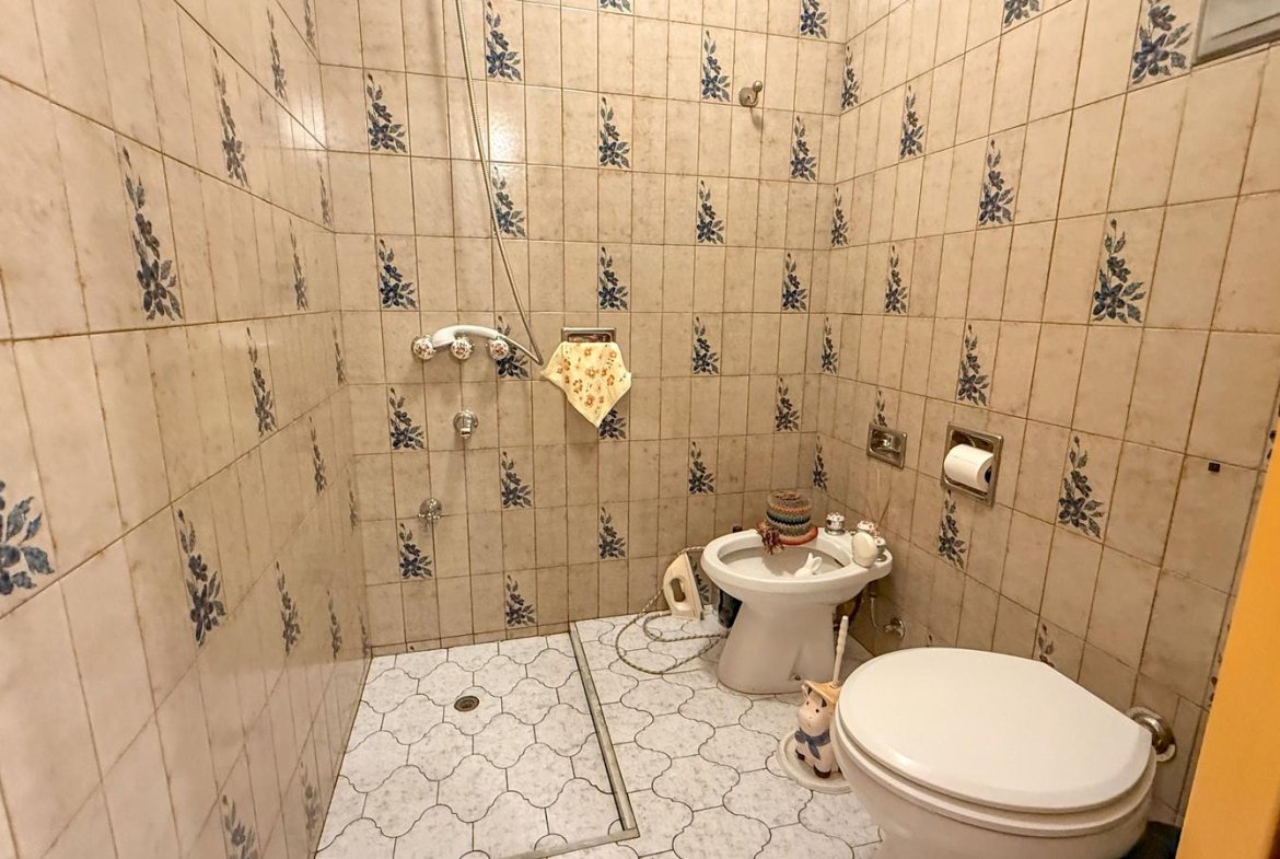 VENTA – CASA EN BOCK – MULTIFAMILIAR – LOTE – TRES Y CUATRO AMBIENTES – JARDÍN – LOMAS DEL MIRADOR