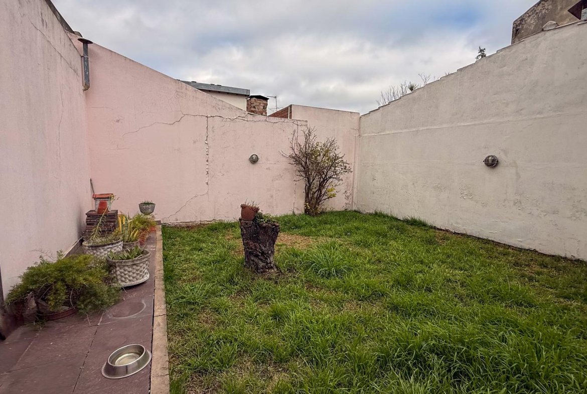 VENTA – CASA EN BOCK – MULTIFAMILIAR – LOTE – TRES Y CUATRO AMBIENTES – JARDÍN – LOMAS DEL MIRADOR
