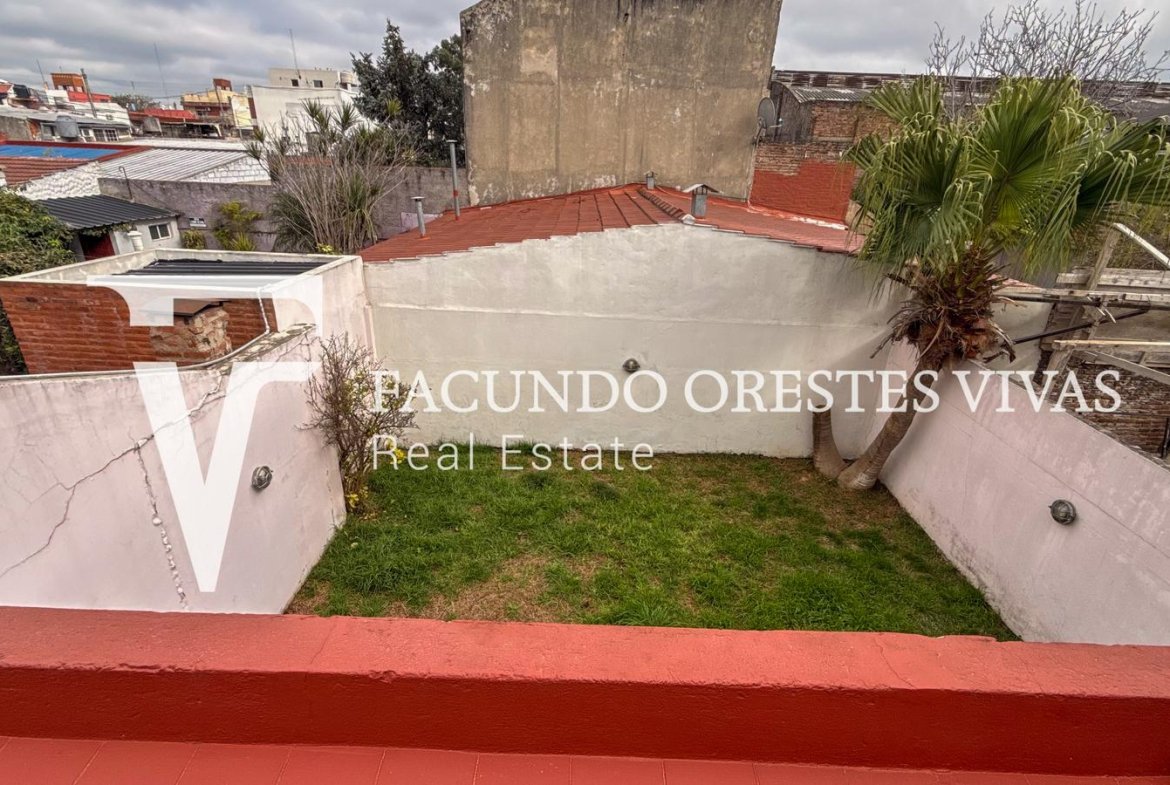 VENTA – CASA EN BLOCK – MULTIFAMILIAR – LOTE – TRES Y CUATRO AMBIENTES – JARDÍN – LOMAS DEL MIRADOR