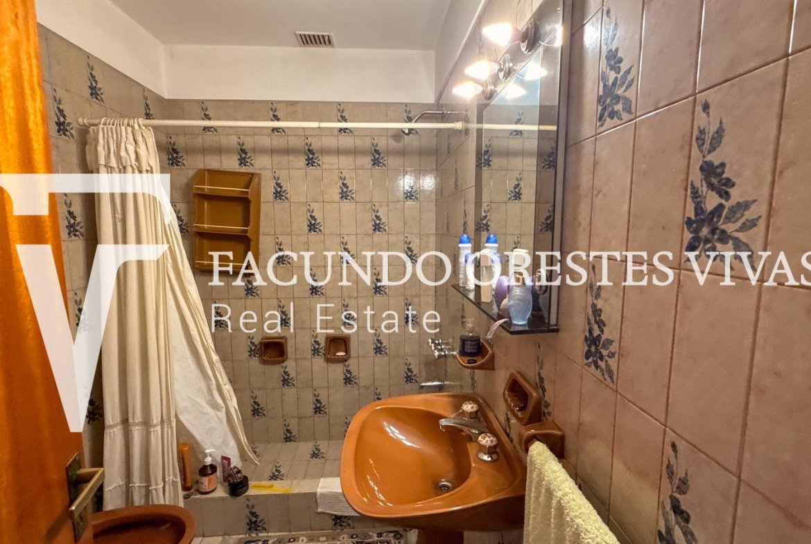 VENTA – CASA EN BLOCK – MULTIFAMILIAR – LOTE – TRES Y CUATRO AMBIENTES – JARDÍN – LOMAS DEL MIRADOR