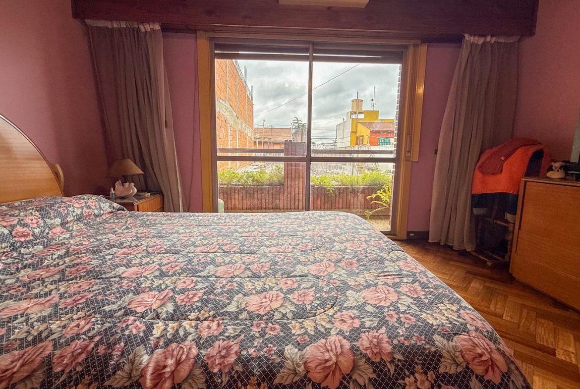 VENTA – CASA EN BOCK – MULTIFAMILIAR – LOTE – TRES Y CUATRO AMBIENTES – JARDÍN – LOMAS DEL MIRADOR