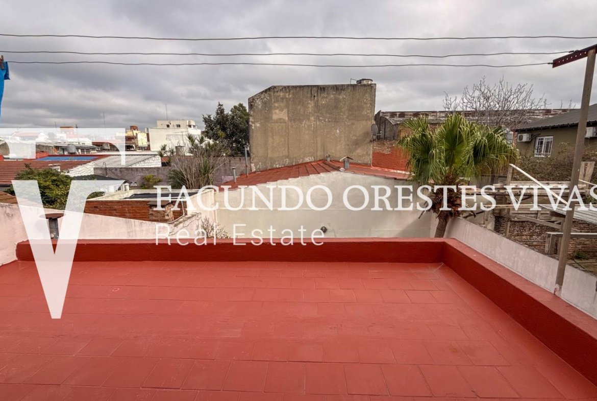 VENTA – CASA EN BLOCK – MULTIFAMILIAR – LOTE – TRES Y CUATRO AMBIENTES – JARDÍN – LOMAS DEL MIRADOR