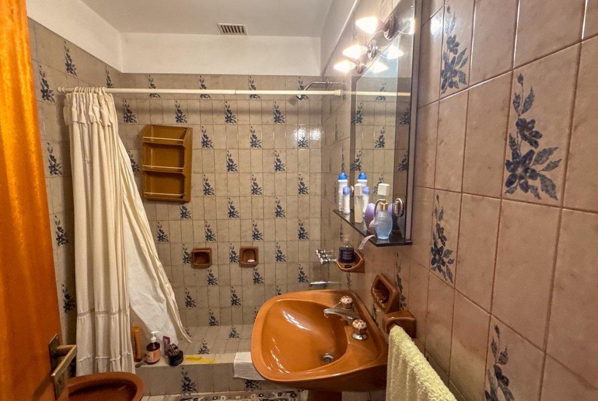 VENTA – CASA EN BOCK – MULTIFAMILIAR – LOTE – TRES Y CUATRO AMBIENTES – JARDÍN – LOMAS DEL MIRADOR