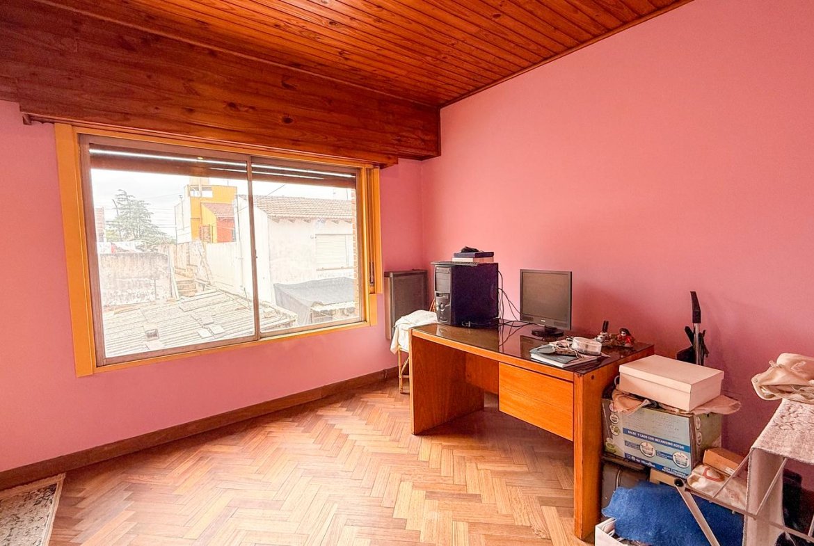 VENTA – CASA EN BOCK – MULTIFAMILIAR – LOTE – TRES Y CUATRO AMBIENTES – JARDÍN – LOMAS DEL MIRADOR