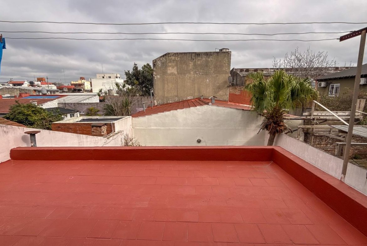 VENTA – CASA EN BOCK – MULTIFAMILIAR – LOTE – TRES Y CUATRO AMBIENTES – JARDÍN – LOMAS DEL MIRADOR