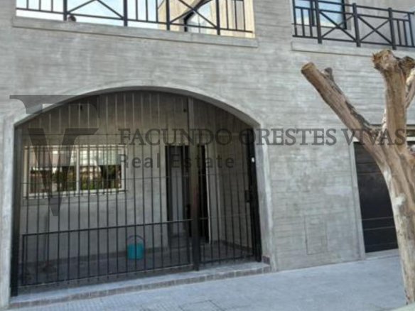 VENTA – CASA – SEIS AMBIENTES – PILETA – LINIERS