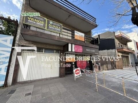 ALQUILER – CASA – LOCAL – IDEAL PARA EMPRENDIMIENTO – CUATRO AMBIENTES – AVENIDA – LINIERS