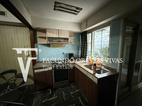 ALQUILER – CASA – LOCAL – IDEAL PARA EMPRENDIMIENTO – CUATRO AMBIENTES – AVENIDA – LINIERS