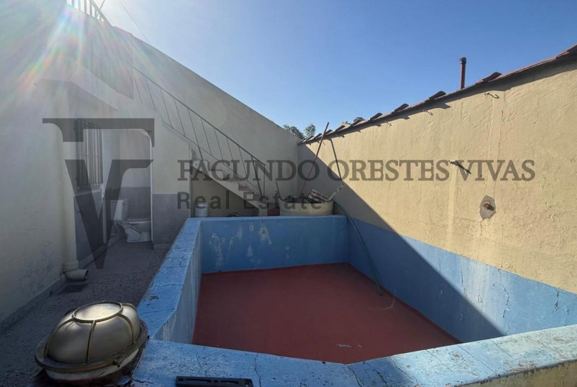 VENTA – CASA MULTIFAMILIAR – CINCO AMBIENTES – LOMAS DEL MIRADOR – COCHERA – PILETA – TERRAZA