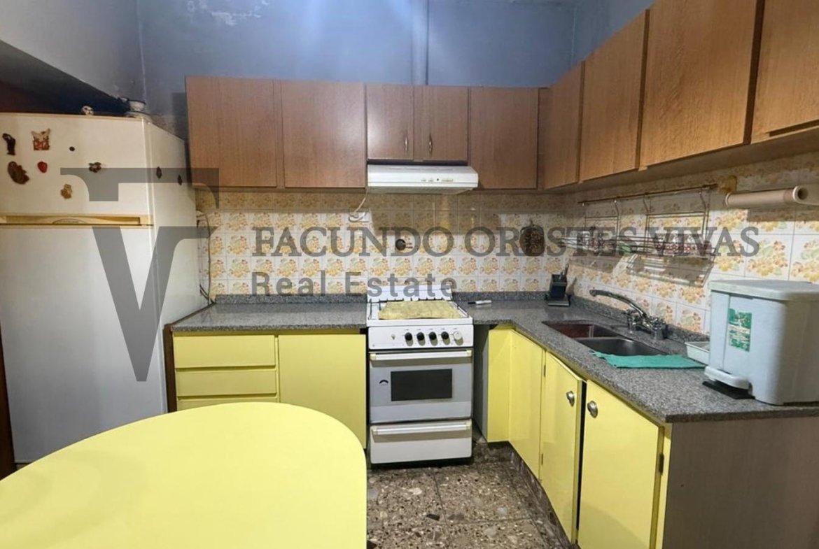 VENTA – CASA MULTIFAMILIAR – CINCO AMBIENTES – LOMAS DEL MIRADOR – COCHERA – PILETA – TERRAZA