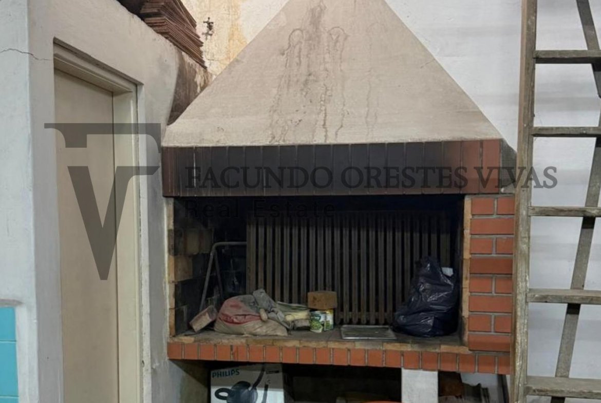 VENTA – CASA MULTIFAMILIAR – CINCO AMBIENTES – LOMAS DEL MIRADOR – COCHERA – PILETA – TERRAZA