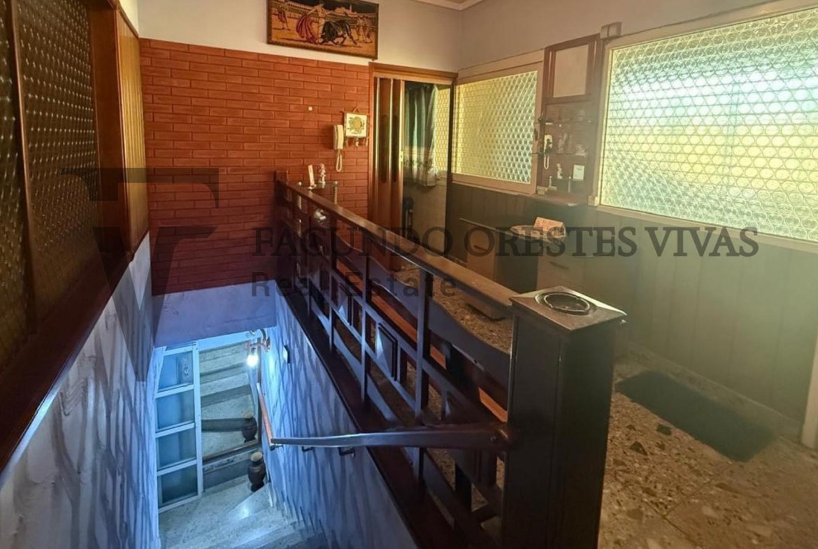 VENTA – CASA MULTIFAMILIAR – CINCO AMBIENTES – LOMAS DEL MIRADOR – COCHERA – PILETA – TERRAZA