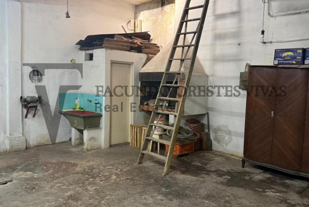 VENTA – CASA MULTIFAMILIAR – CINCO AMBIENTES – LOMAS DEL MIRADOR – COCHERA – PILETA – TERRAZA