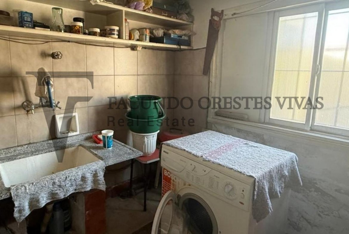 VENTA – CASA MULTIFAMILIAR – CINCO AMBIENTES – LOMAS DEL MIRADOR – COCHERA – PILETA – TERRAZA