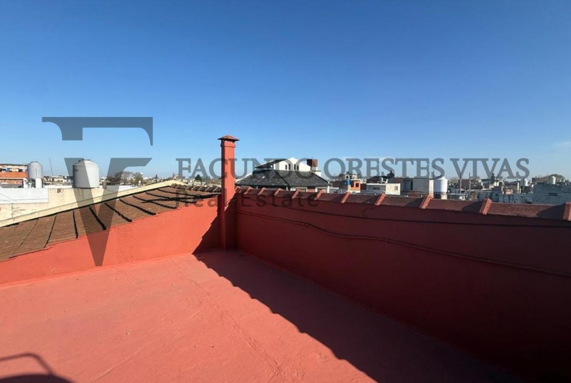 VENTA – CASA MULTIFAMILIAR – CINCO AMBIENTES – LOMAS DEL MIRADOR – COCHERA – PILETA – TERRAZA