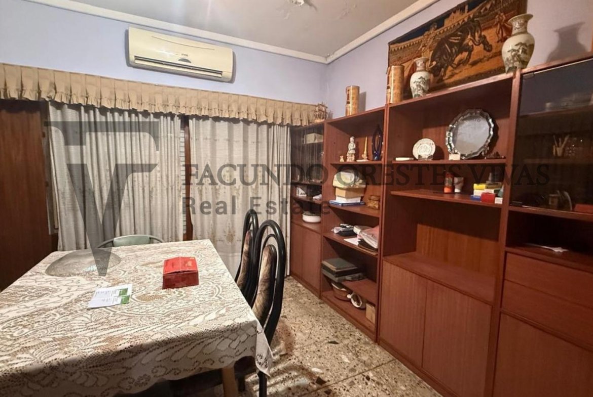 VENTA – CASA MULTIFAMILIAR – CINCO AMBIENTES – LOMAS DEL MIRADOR – COCHERA – PILETA – TERRAZA
